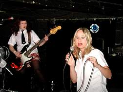 Laura&Sabrina124.jpg